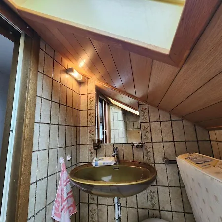 Zuhause Bei Uns Im Einzelzimmer S Apartamento Dorfles-Esbach